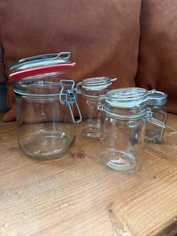 4 glazen potten, weck potten. beschikbaar voor biedingen