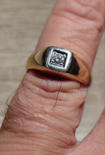 14k gouden pinkring maat 17,75 met briljant 0,10crt beschikbaar voor biedingen