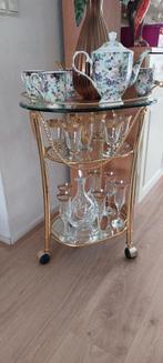 Gouden serveerwagen met glazen en theeservies, Ophalen, 50 tot 100 cm, Glas, Minder dan 50 cm