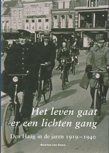 Het leven gaat er een lichten gang Den Haag inde jaren1919** beschikbaar voor biedingen