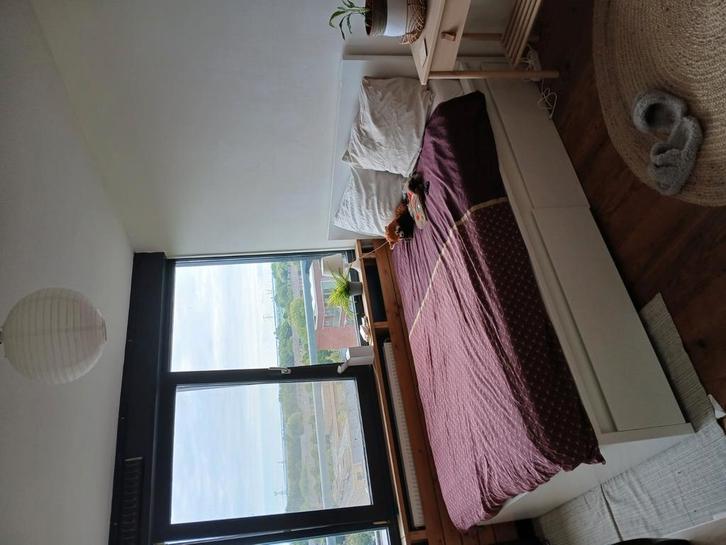 White Ikea Bedframe with four drawers, Huizen en Kamers, Kamers te huur