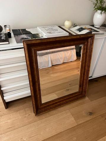 Vintage spiegel met houten lijst beschikbaar voor biedingen
