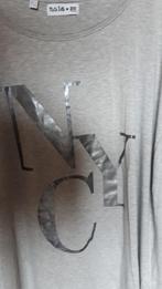 Grijze tuniek met glimmende letters NYC, ¾ mouw, maat 48/50., Ophalen of Verzenden, Gedragen, Grijs, Blouse of Tuniek