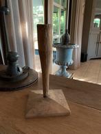 Volkskunst zweedse  primatieve houten kandelaar “Bikkel”, Antiek en Kunst, Curiosa en Brocante, Ophalen of Verzenden