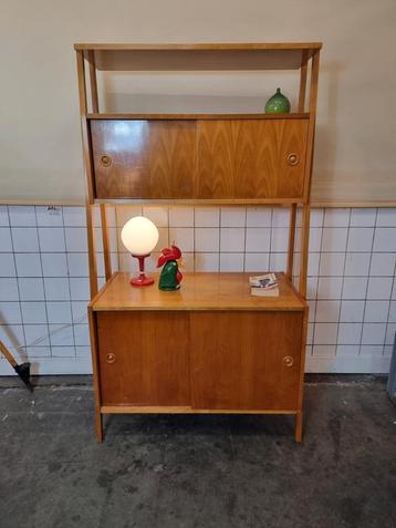 Wandkast mid century Tsjechoslowakije wandrek beschikbaar voor biedingen