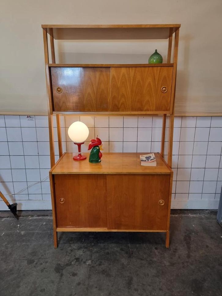 Wandkast mid century Tsjechoslowakije wandrek, Huis en Inrichting, Kasten | Wandmeubels, Minder dan 100 cm, Minder dan 150 cm