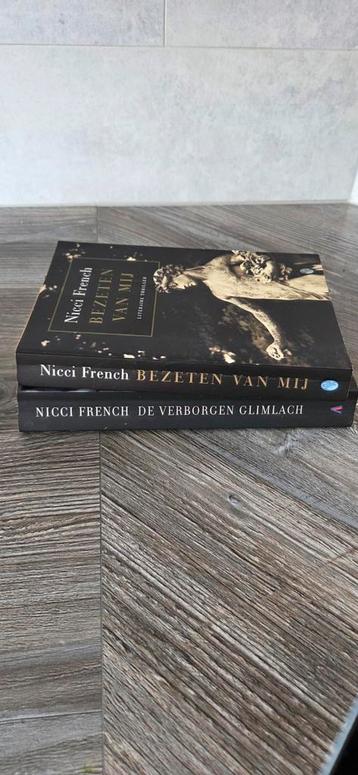 Nicci French boeken: Bezeten van mij + De verborgen glimlach beschikbaar voor biedingen