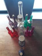9 gekleurde vaasjes- flesjes en 4 grote flessen., Overige kleuren, Ophalen of Verzenden, Minder dan 50 cm, Glas