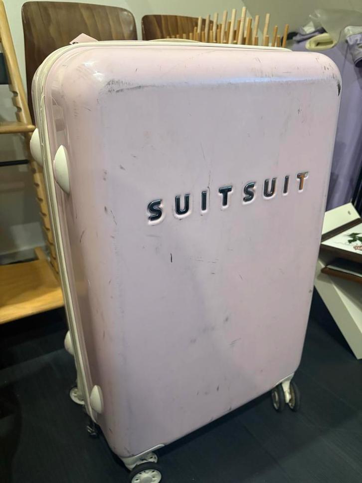 Roze Suitsuit Koffer - Gebruikt (Code werkt niet), Sieraden, Tassen en Uiterlijk, Koffers, Gebruikt, Hard kunststof, 60 tot 70 cm