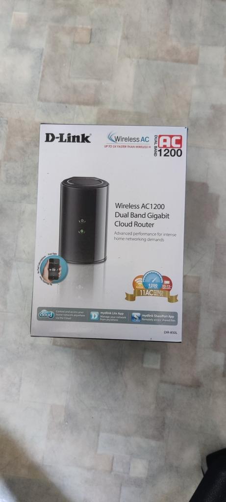 D-Link AC1200, Computers en Software, Netwerk switches, Zo goed als nieuw, Ophalen of Verzenden