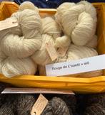 Handgesponnen wol Rouge de L'ouest schaap super zachte wol, Hobby en Vrije tijd, Ophalen of Verzenden, Zo goed als nieuw, Breien of Haken