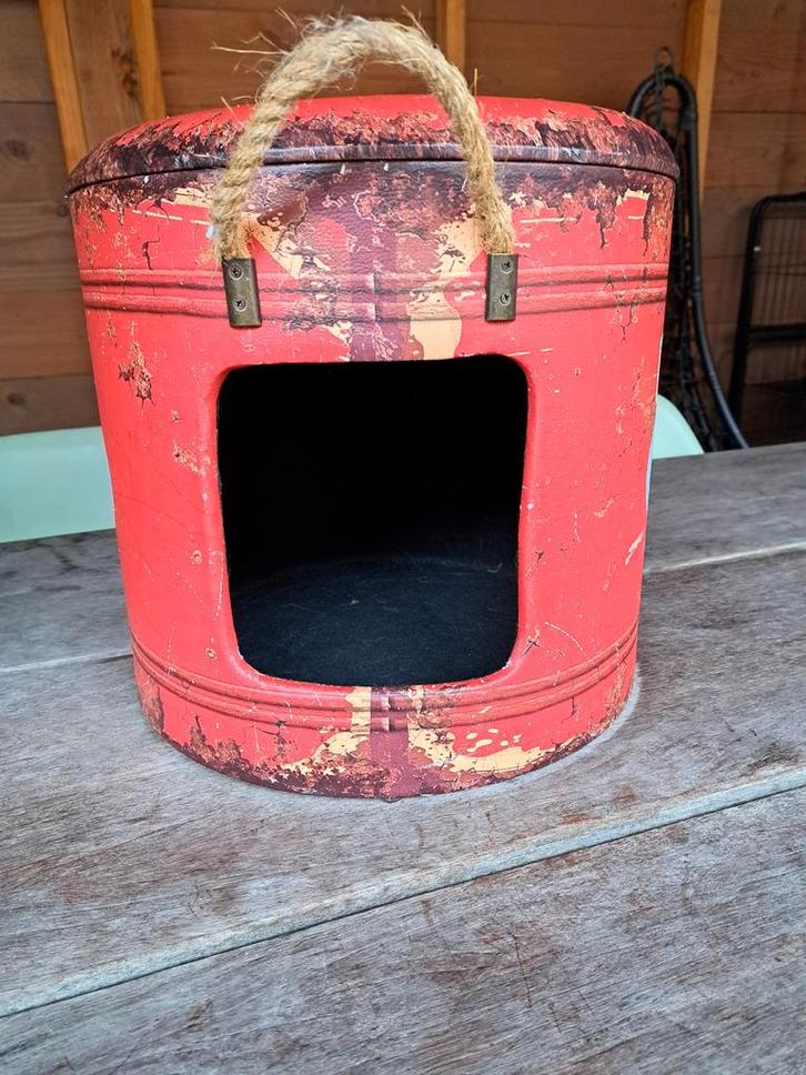 Retro Kattenhuisje - Olievat Stijl, Huis en Inrichting, Zitzakken, Ophalen