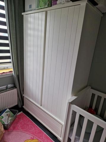 Babykamer kinderkamer beschikbaar voor biedingen
