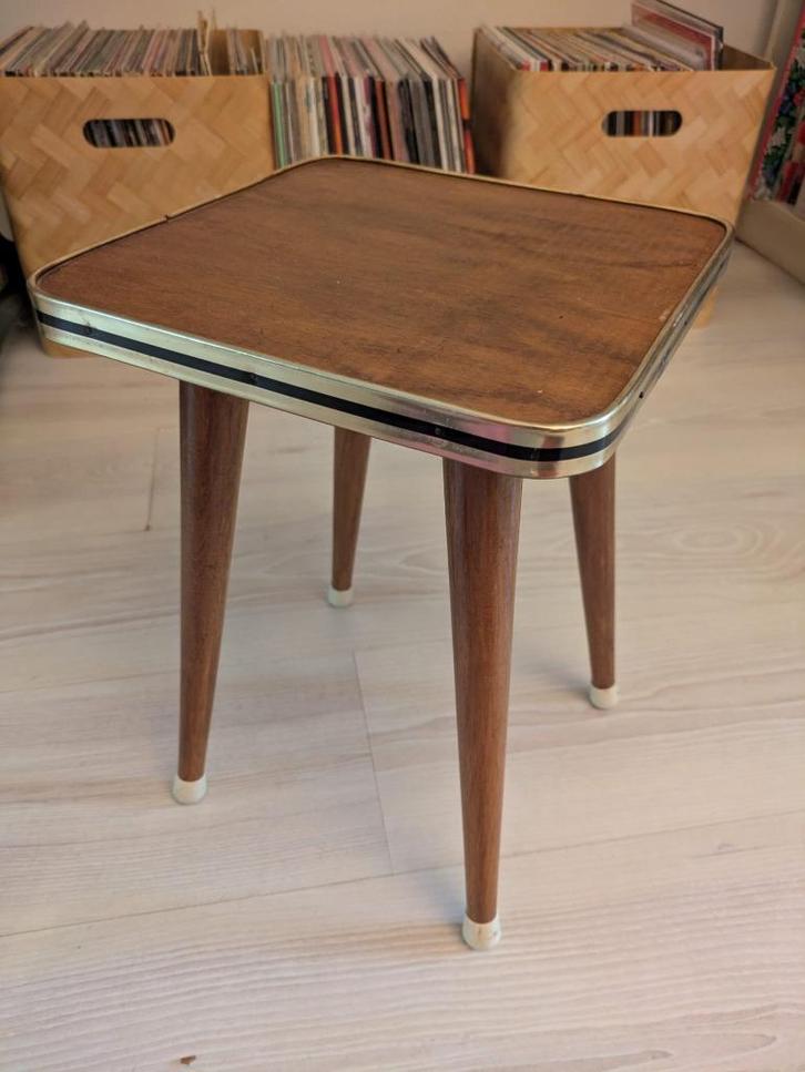 Vintage nachtkastje 50’s/60’s stijl, Huis en Inrichting, Slaapkamer | Nachtkastjes, Gebruikt, Minder dan 55 cm, Minder dan 45 cm