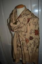 prachtig grand foulard shawl, met borduursel, Ophalen of Verzenden, Zo goed als nieuw, Maat 46/48 (XL) of groter, Pashmina