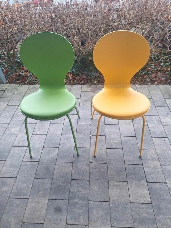 2 stoelen, groen en geel, stapelbaar, eijerkamp, Huis en Inrichting, Stoelen, Zo goed als nieuw, Twee, Hout, Kunststof, Overige materialen