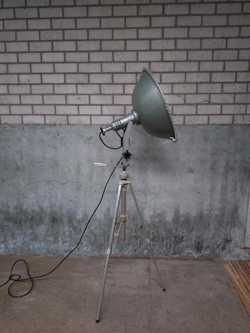 Bijzondere Jupiterlicht studio lamp.  beschikbaar voor biedingen