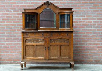Antieke buffet kastkast beschikbaar voor biedingen