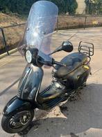 Vespa scooter, Fietsen en Brommers, Scooters | Vespa, Ophalen of Verzenden, Zo goed als nieuw, Benzine