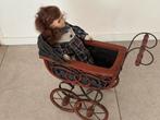 Antieke poppenwagen met pop, Antiek en Kunst, Ophalen of Verzenden