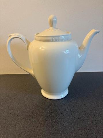 Witte theepot - Klassiek design beschikbaar voor biedingen