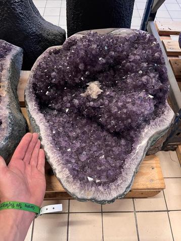 Amethist Geode met kwarts 44 kilo beschikbaar voor biedingen