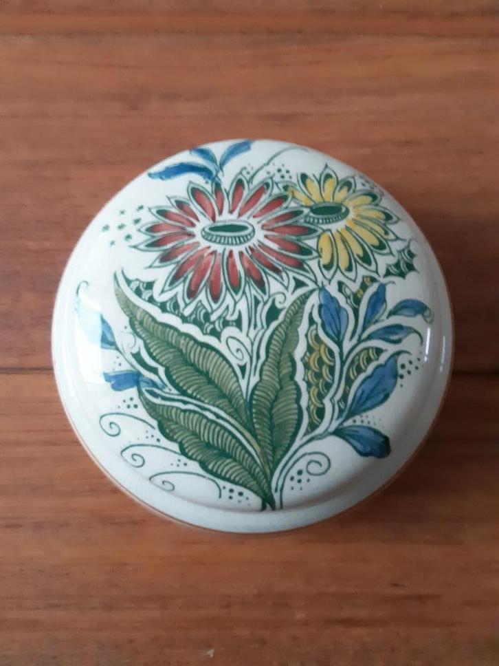 Polychroom bonbonschaaltje bloemen variant A ca. 14 cm, Antiek en Kunst, Antiek | Keramiek en Aardewerk, Ophalen of Verzenden