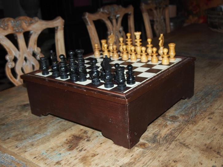 Schaakspel in Doos, Hobby en Vrije tijd, Gezelschapsspellen | Bordspellen, Gebruikt, Een of twee spelers, Ophalen of Verzenden