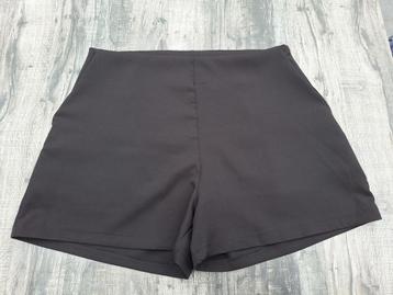 Korte broek pantalon maat Xl beschikbaar voor biedingen