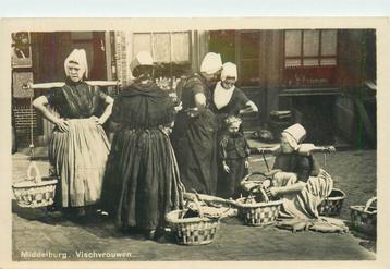 (378-339-023) Middelburg Vischvrouwen beschikbaar voor biedingen