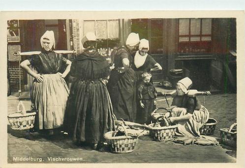 (378-339-023) Middelburg Vischvrouwen, Verzamelen, Ansichtkaarten | Nederland, Zeeland, Verzenden