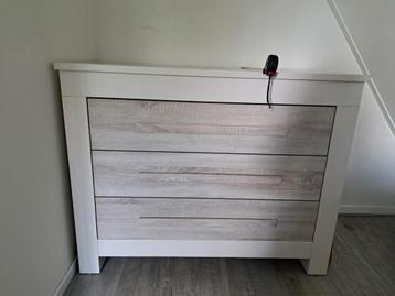 Commode beschikbaar voor biedingen