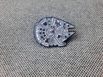 1 mooie pin van de Millennium Falcon uit Star Wars te koop beschikbaar voor biedingen