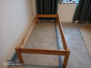 Ikea houten bedombouw beschikbaar voor biedingen