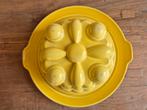 Vintage puddingvorm met bord – geel keramiek – jaren ‘60/‘70, Hobby en Vrije tijd, Ophalen, Zo goed als nieuw