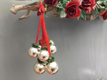 Zilveren KerstballenTros Hanger 7Ballen 1 Klokje beschikbaar voor biedingen