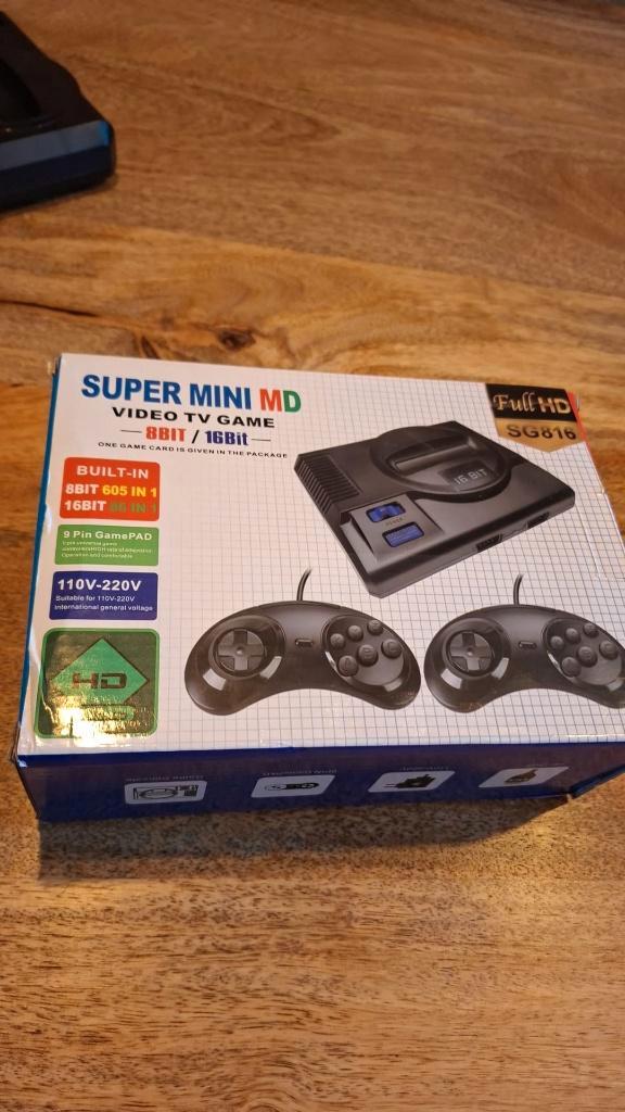 Super mini MD (SEGA console), Spelcomputers en Games, Spelcomputers | Sega, Zo goed als nieuw, Overige modellen, Met 2 controllers