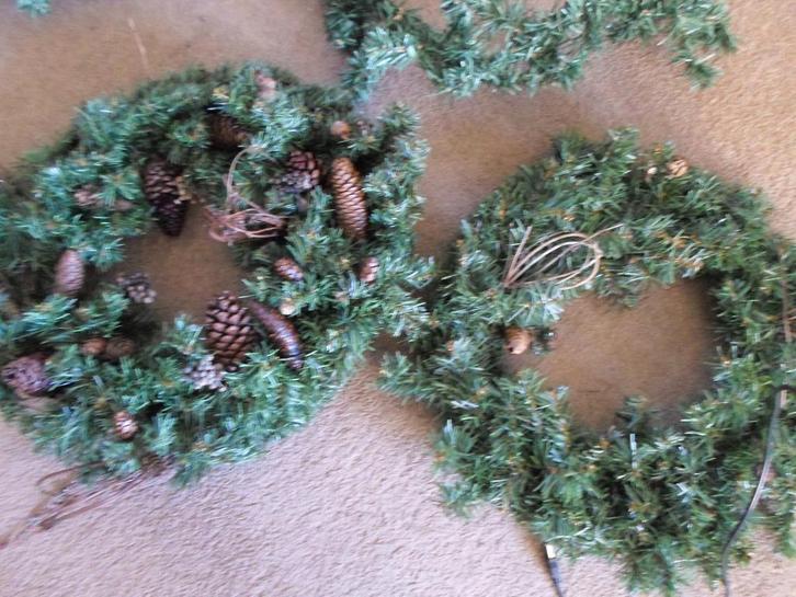 Kerst  kransen  en  slinger., Diversen, Kerst, Zo goed als nieuw, Ophalen of Verzenden