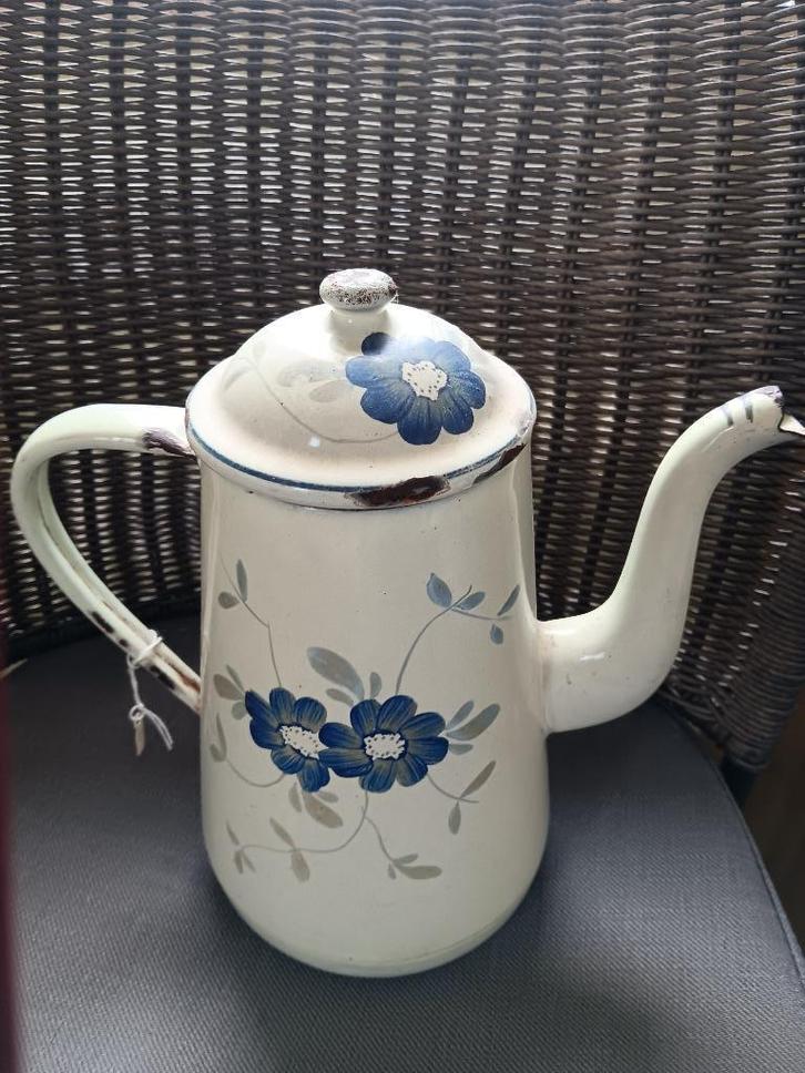 Koffie/theekan, email, creme met blauwe bloem, Antiek en Kunst, Antiek | Emaille, Ophalen of Verzenden