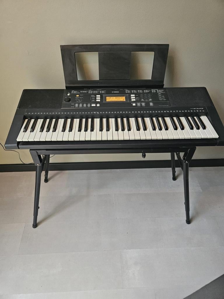 Yamaha Keyboard in goede staat met standaard, Ophalen, 61 toetsen, Yamaha, Zo goed als nieuw