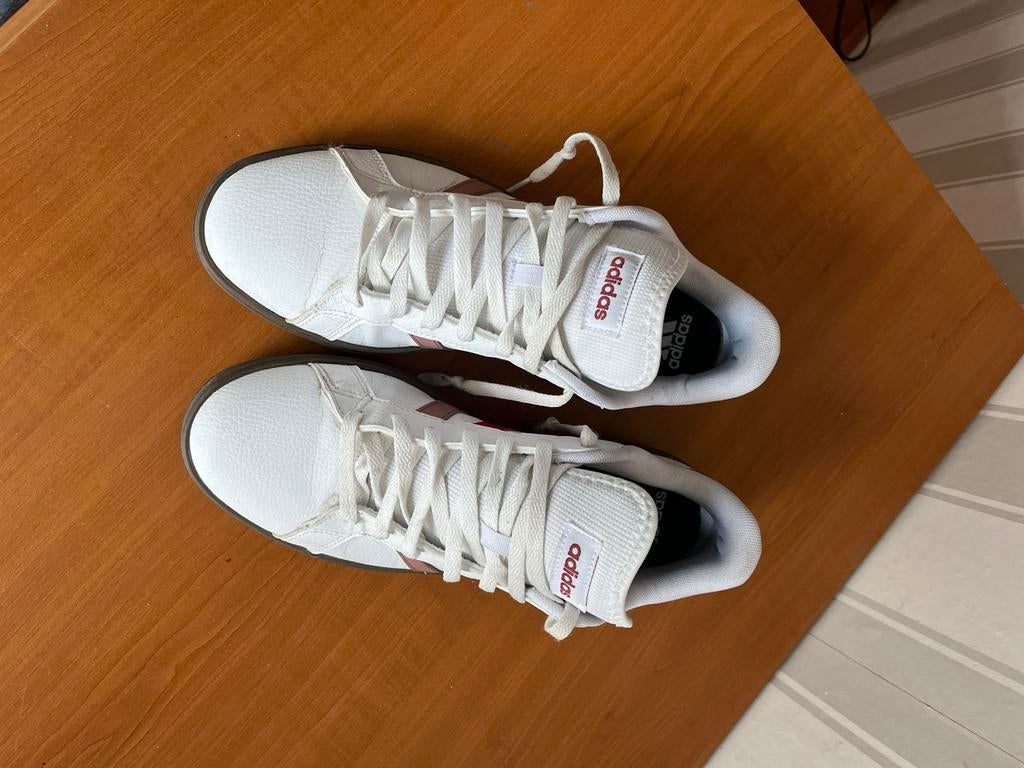 Adidas schoenen  sneakers, Ophalen of Verzenden, Zo goed als nieuw