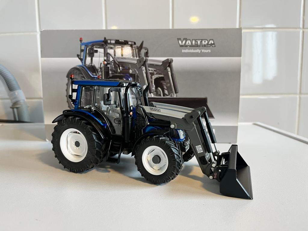 Valtra N113 Wiking 1/32 - Gedetailleerd schaalmodel, Overige merken, 1:32 tot 1:50, Overige typen, Nieuw