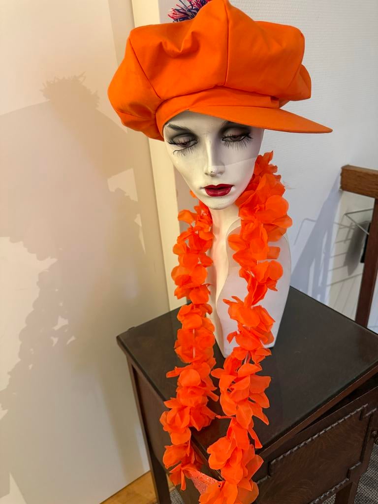 Oranje pet en Hawaiiketting voor Koningsdag/WK/EK, Ophalen of Verzenden, Zo goed als nieuw, Hoed of Pruik, Oranje of Koningsdag