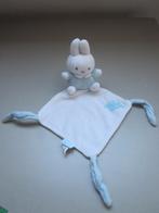 Tiamo witte knuffeldoek Nijntje konijn lichtblauw gebreid ja, Ophalen of Verzenden, Zo goed als nieuw, Konijn