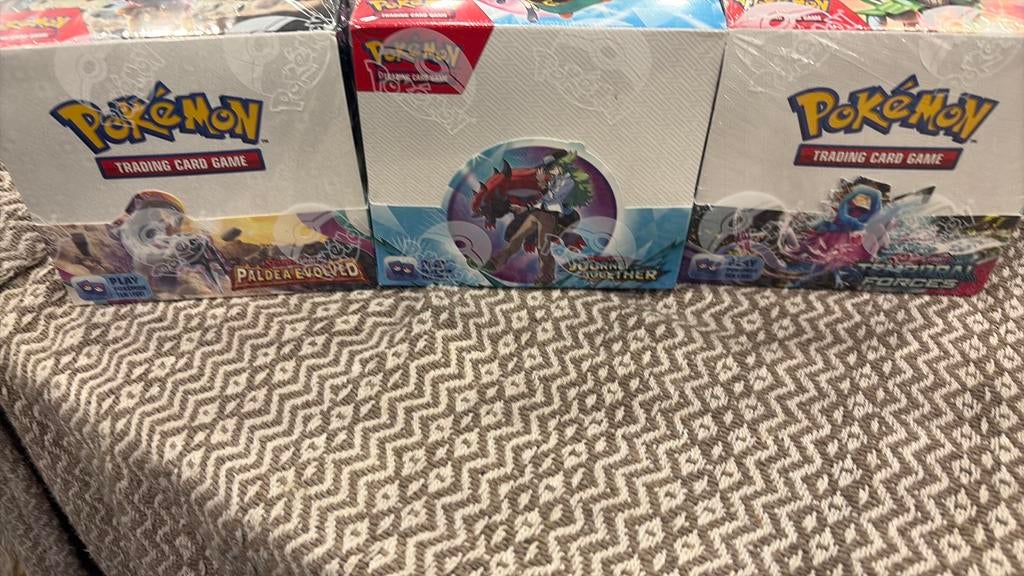Pokemon 3x booster box, Hobby en Vrije tijd, Verzamelkaartspellen | Pokémon, Ophalen, Zo goed als nieuw, Boosterbox
