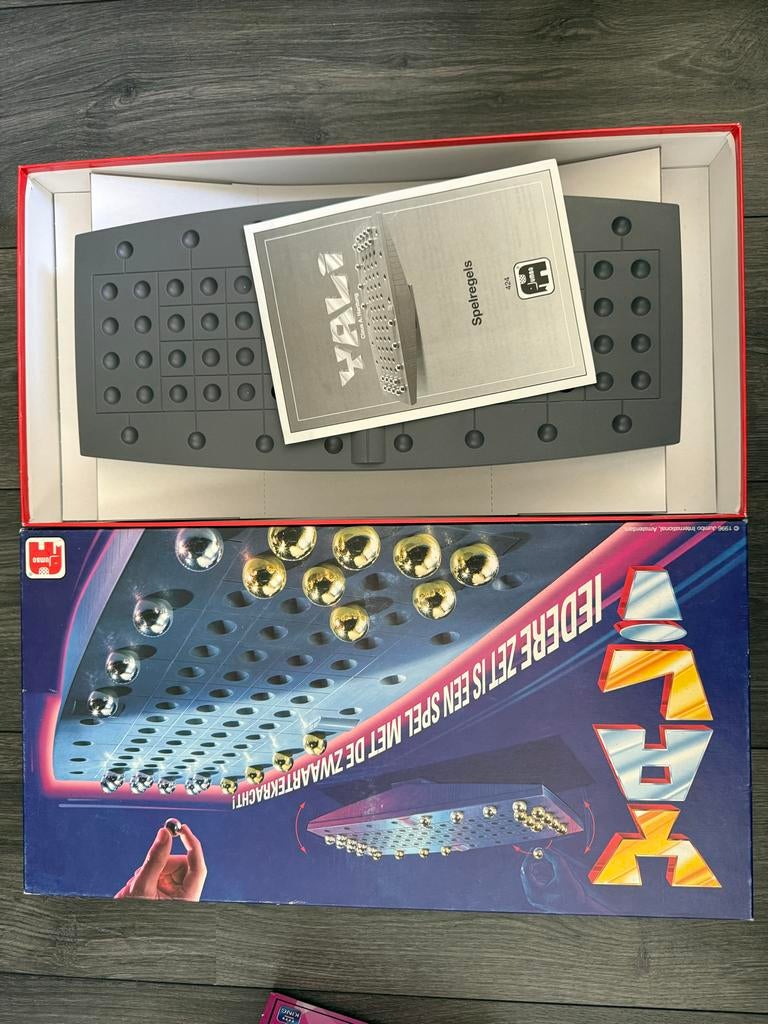 YALI bordspel - Een spel met de zwaartekracht!, Een of twee spelers, Ophalen of Verzenden, Zo goed als nieuw