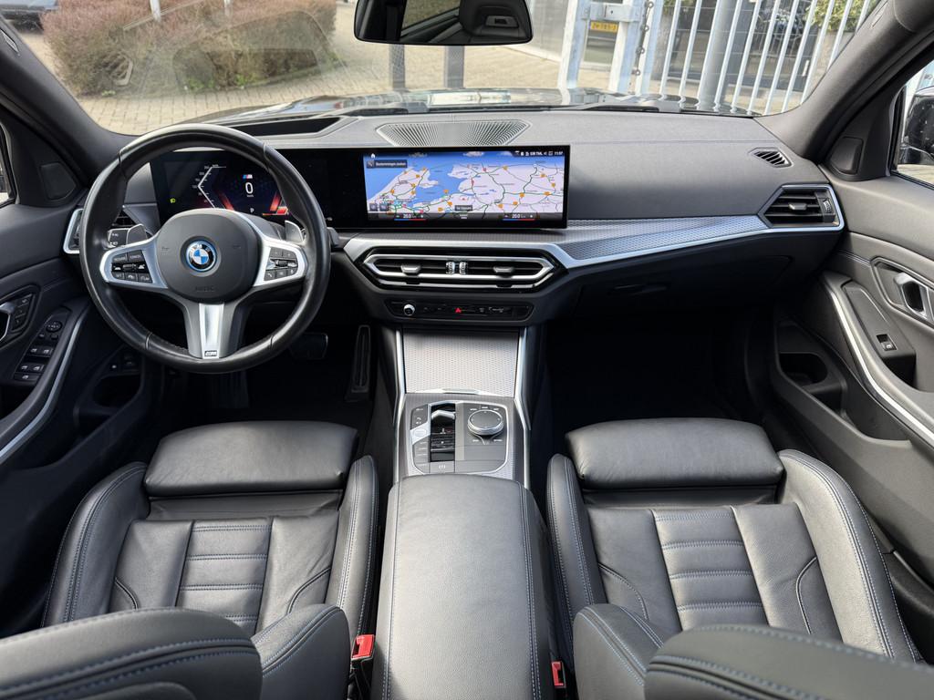 BMW 3 Serie Touring 330e xDrive M Sport Pano-Dak | Adapt. Cr, Gebruikt, Euro 6, 4 cilinders, Zwart