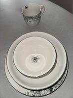 AH servies wit met groene details, Ophalen, Keramiek, Zo goed als nieuw, Overige stijlen