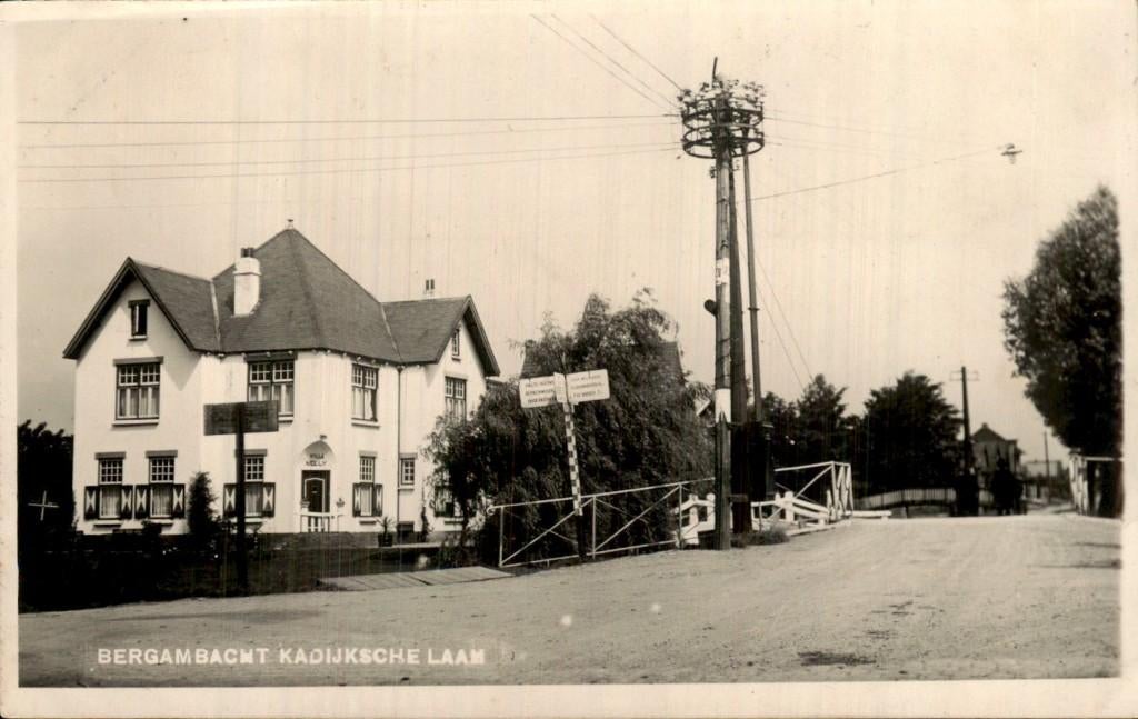 Bergambacht - Kadijksche laan - Fotokaart - Bromografia, Verzamelen, Ansichtkaarten | Nederland, Ophalen of Verzenden, 1920 tot 1940