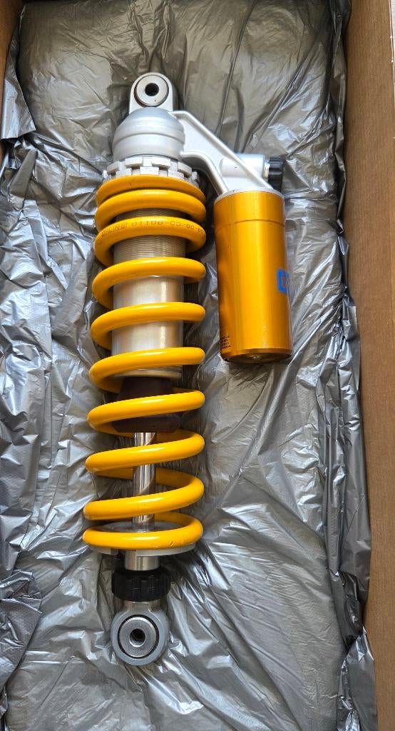 Moto Guzzi V85TT, Ohlins schokbreker, Ophalen, Gebruikt